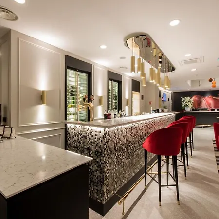 宜必思风格图卢兹卡皮托勒酒店 3* 圖盧茲